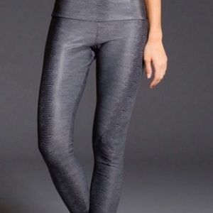 Onzie Snakeskin Print Leggings Size S/M